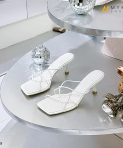 Guốc nữ BEE SHOES mũi vuông gót vuông cao 7 phân sẵn màu kem đen bạc