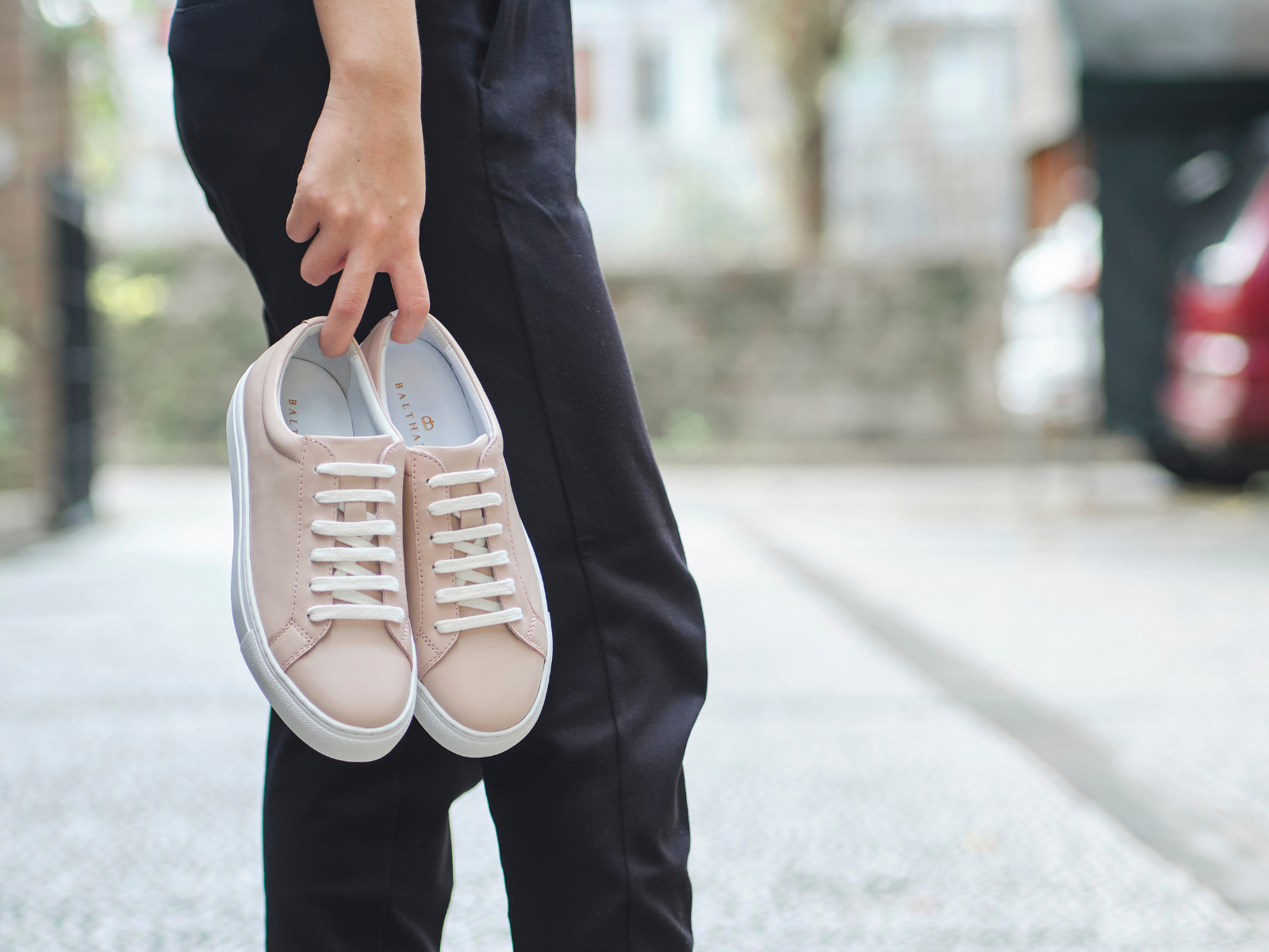 Thắt dây giày thể thao nam kiểu giấu nút