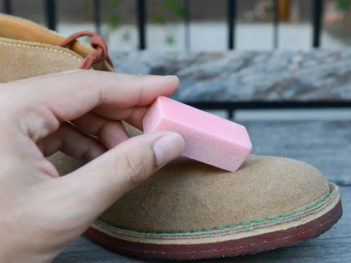 Cách vệ sinh giày da lộn suede đúng cách