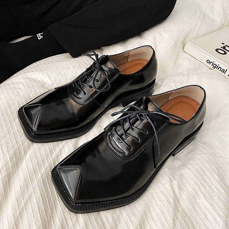 Mũi giày vuông Square Toe